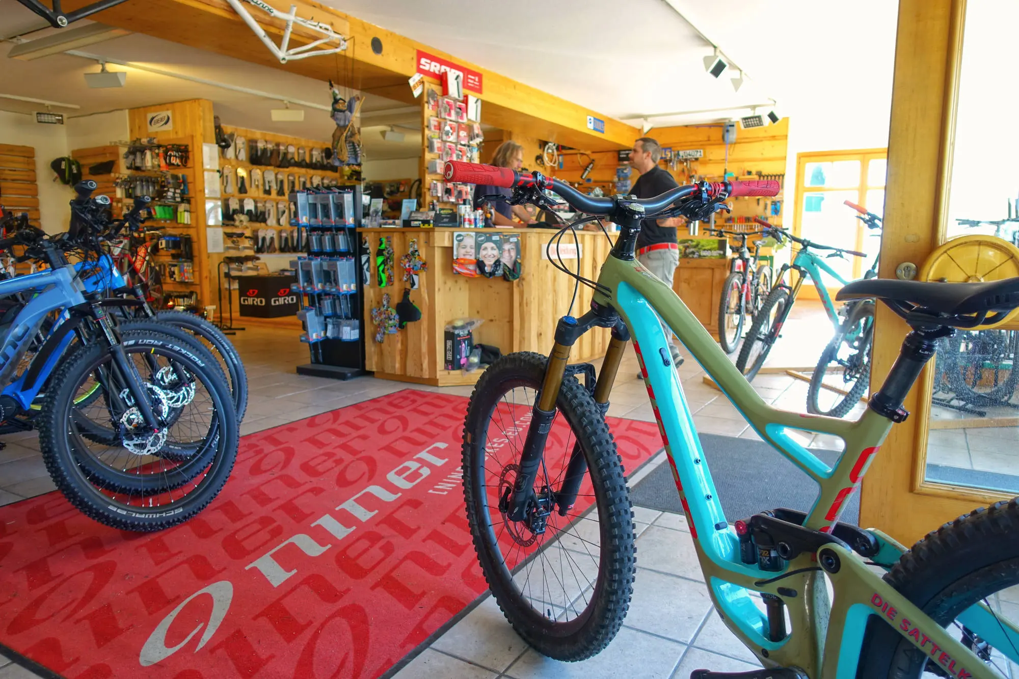 MTB, Enduro Trail und E-Bikes, Rennräder und Gravel Bikes
