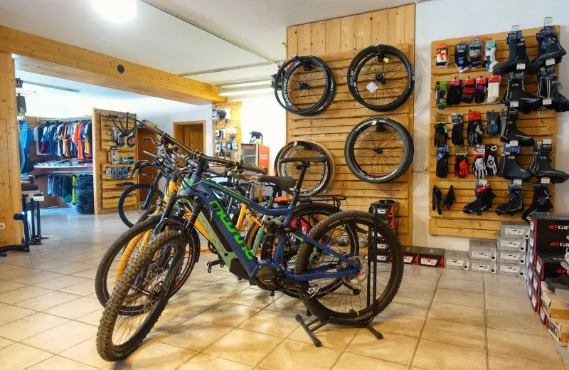 Laufräder, Bike Bekleidung und Handschuhe