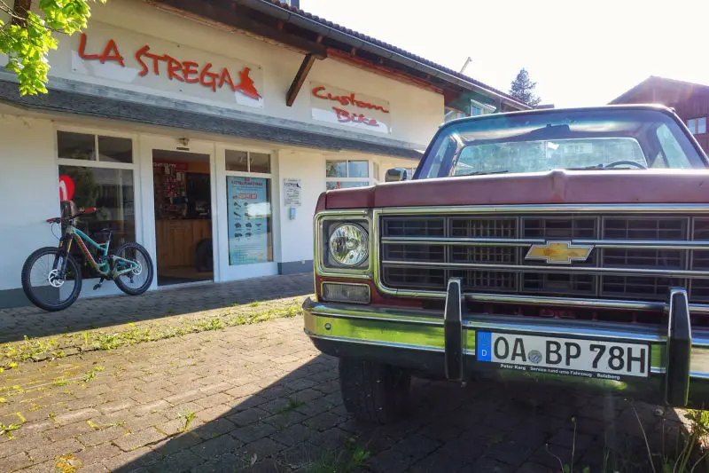 Chevy C20@ La Strega Custom Bike